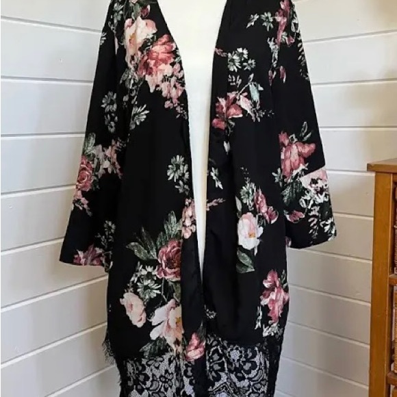 Dex Kimono - Picture 1 of 3